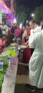 பெர்ல் அறக்கட்டளை சார்பில் பொதுமக்களுக்கு அன்னதானம்
