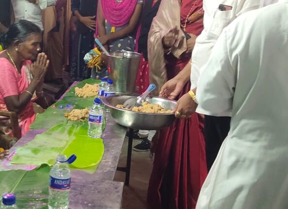 பெர்ல் அறக்கட்டளை சார்பில் பொதுமக்களுக்கு அன்னதானம்