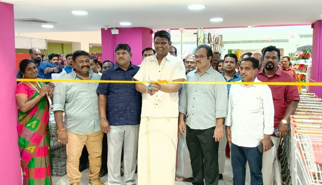 திருச்சி எஃப் எஸ் எம் ஷாப்பிங் மாலில் புதிய பாத்திரங்கள் பிரிவு துவக்கம்