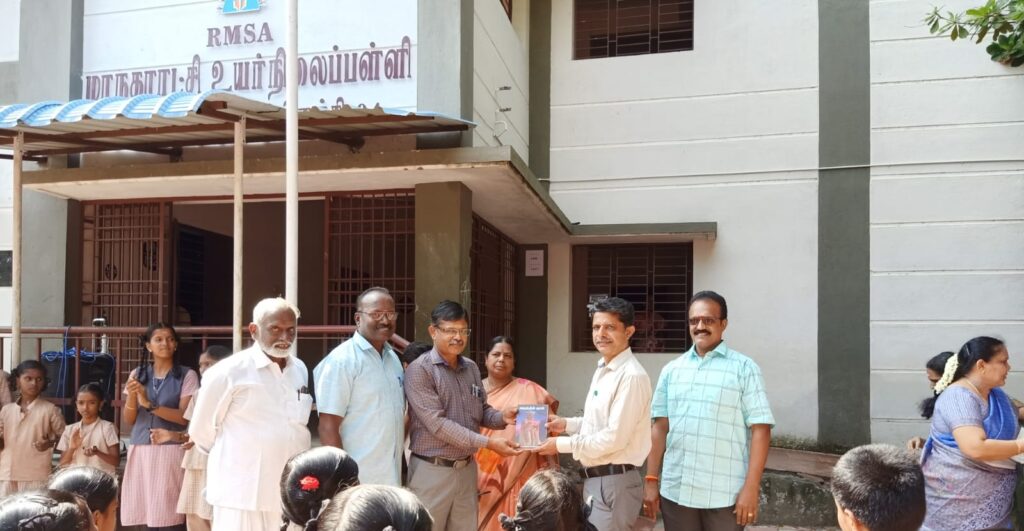 அப்துல்கலாம் பிறந்த நாளை முன்னிட்டு மக்கள் சக்தி இயக்க சார்பில் ஆசிரியர்களுக்கு பாராட்டு