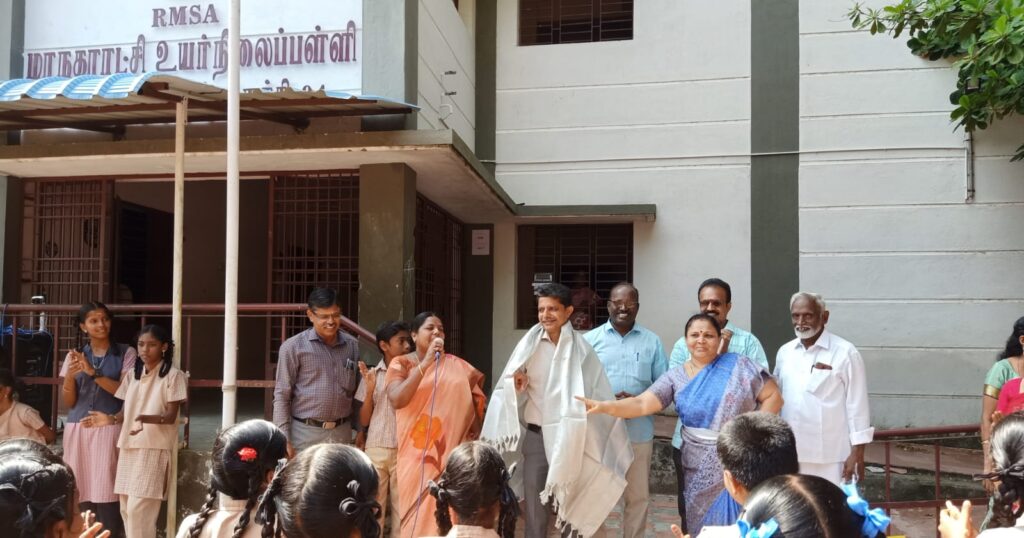 அப்துல்கலாம் பிறந்த நாளை முன்னிட்டு மக்கள் சக்தி இயக்க சார்பில் ஆசிரியர்களுக்கு பாராட்டு