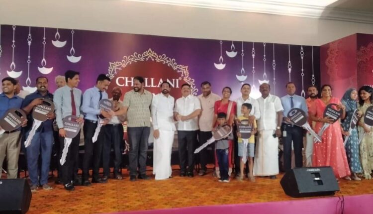 தீபாவளிக்கு மாருதி ஸ்விஃப்ட் கார்.. டூ வீலர்! ஊழியர்களை அதிர்ச்சியடையவைத்த வைத்த பிரபல நகைக்கடை அதிபர்